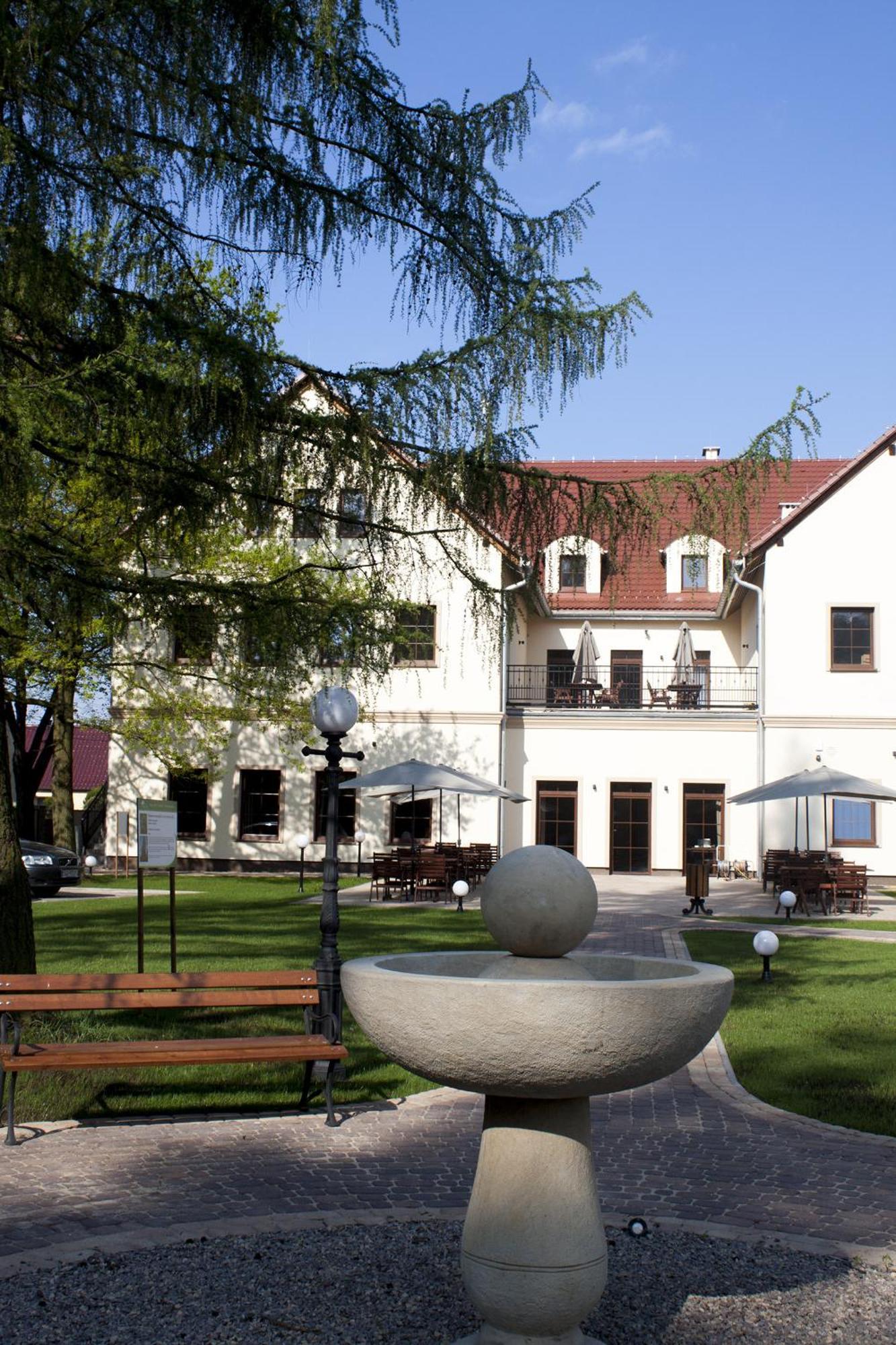 Hotel Modrzewiowy Dwor Gliwice Exterior foto