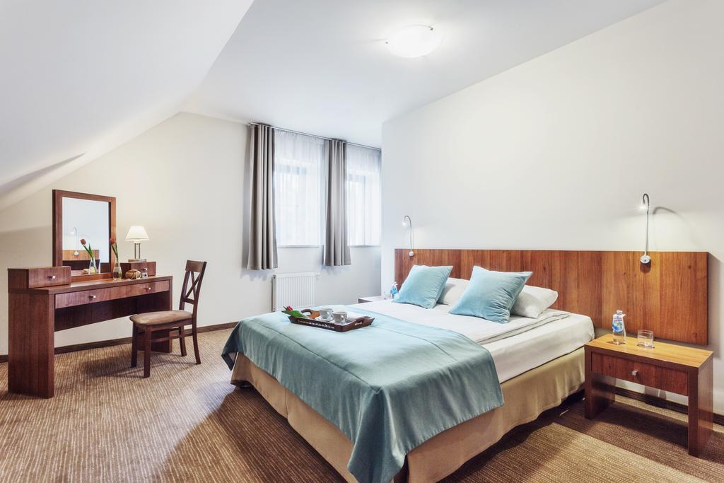 Hotel Modrzewiowy Dwor Gliwice Exterior foto