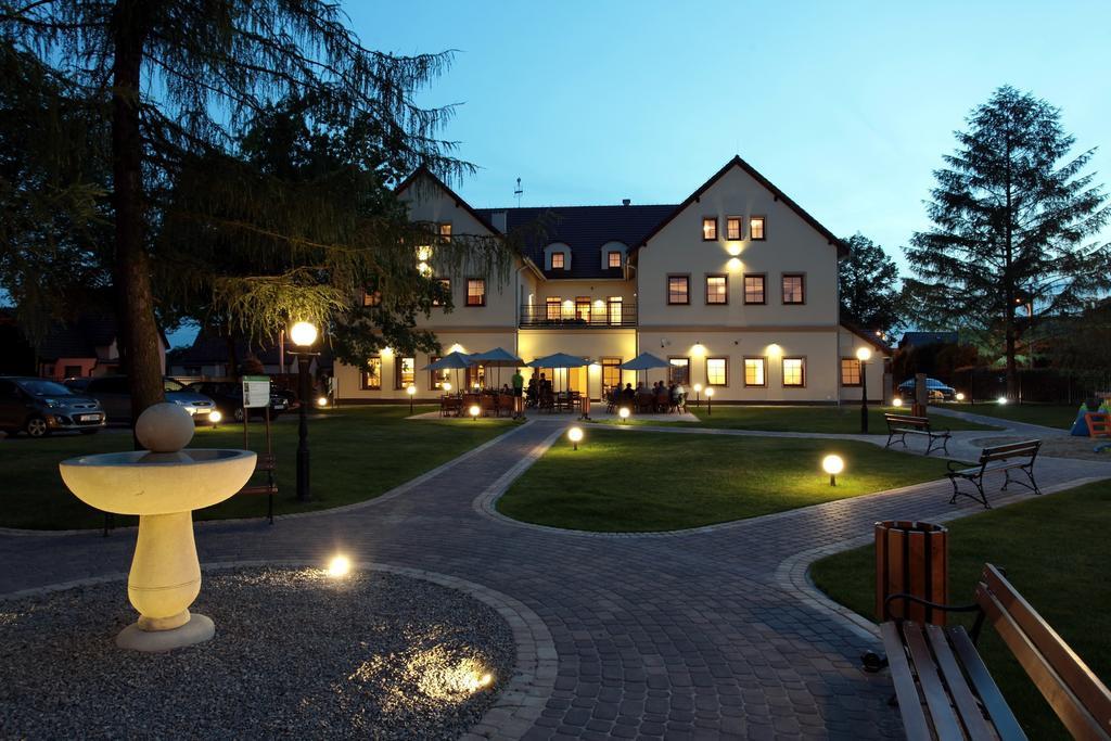 Hotel Modrzewiowy Dwor Gliwice Exterior foto